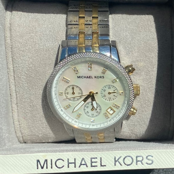 Michael Kors Women’s Watch Ritz Two Tone MK5057 - Picture 13 of 16